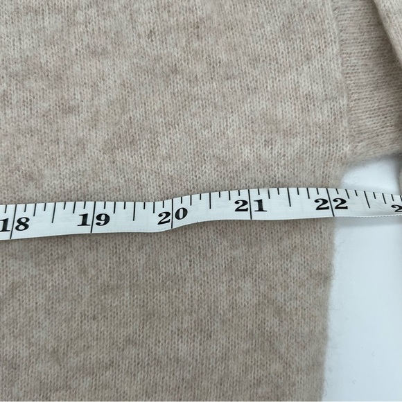 AQUA Cashmere V Neck Cardigan Sweater – Medium – Luxuriously Soft in Oatmeal - Picture 8 of 9
